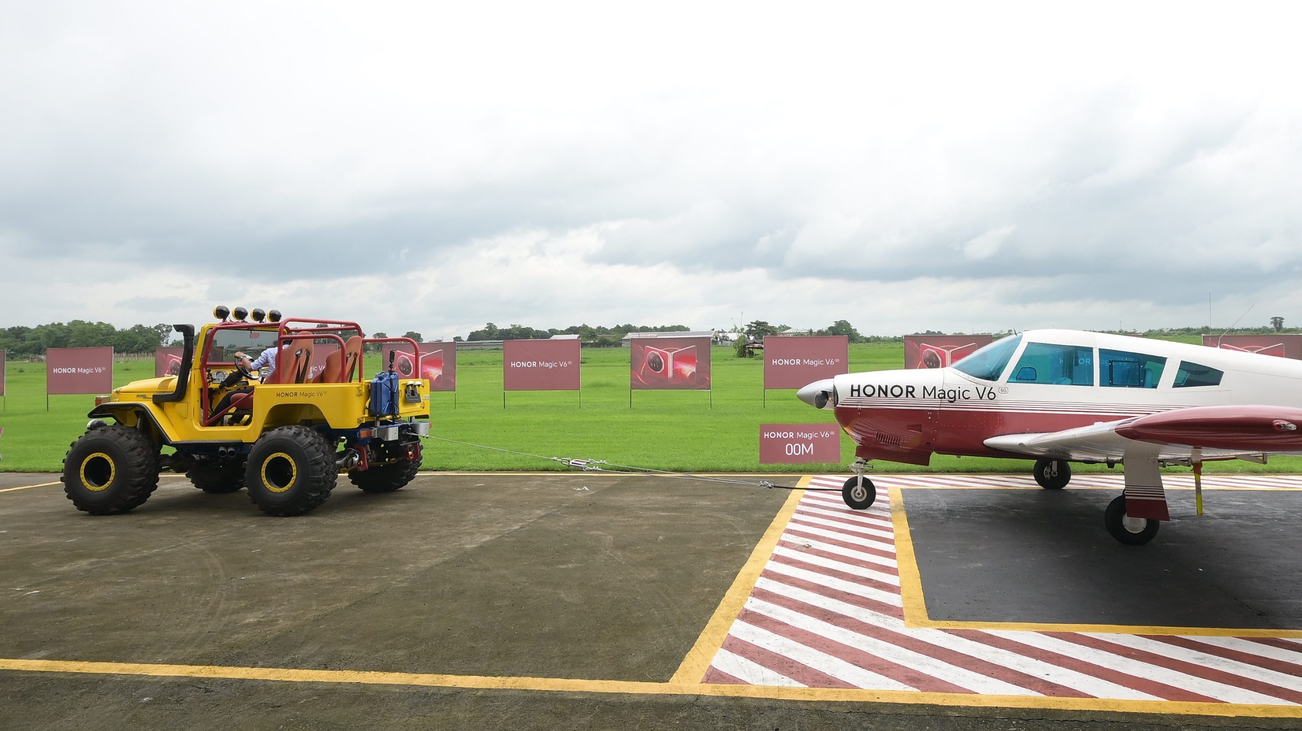 Can the HONOR Magic V6 Survive a 1-Ton Aircraft?